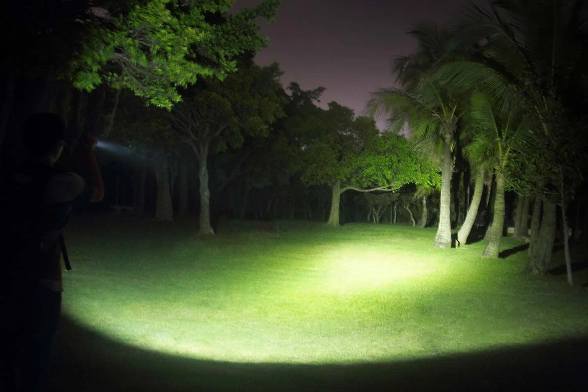 Fenix E25 LED Flashlight (UE Version) - Image 2